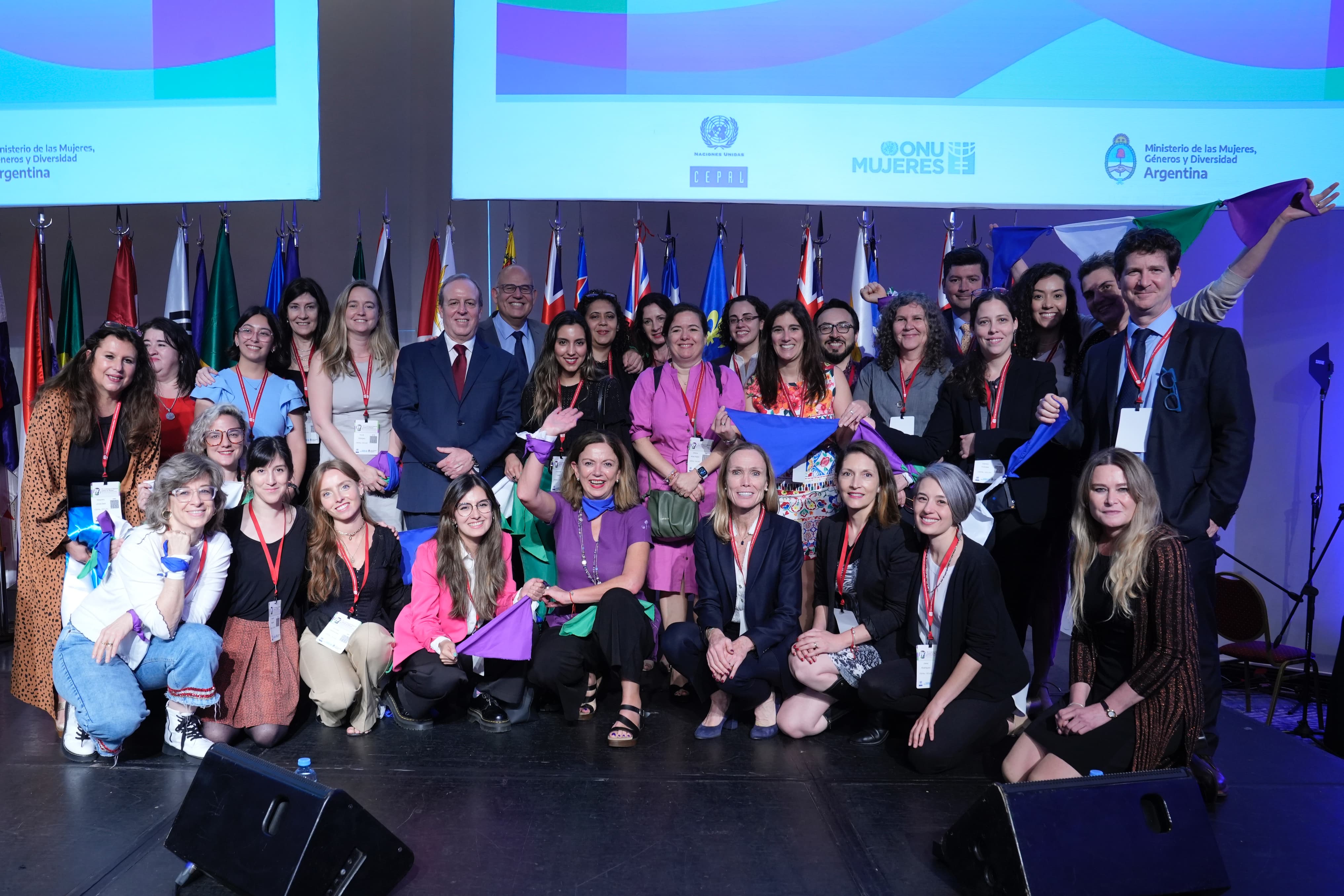 Funcionarios de la CEPAL en XV Conferencia Regional
                                                            sobre la Mujer de América Latina y el Caribe