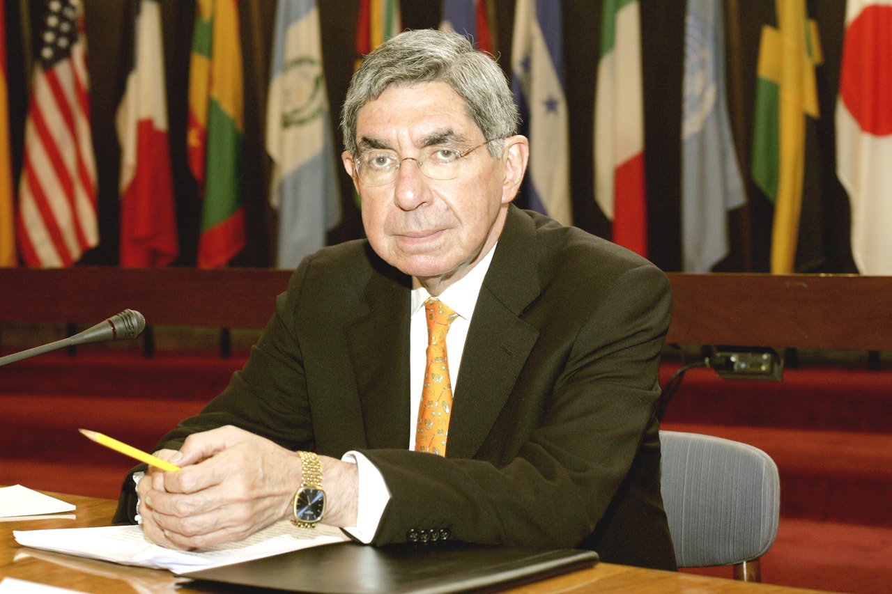 Presidente de Costa Rica y premio Nobel de la Paz,
                                                            Oscar Arias