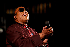 Stevie Wonder, artista ciego y Mensajero de la Paz, durante el concierto que dio en la sede de la ONU en Nueva York el 24 de octubre de 2012.