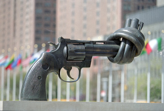 &quot;La no violencia no es inerte ni pasiva. Se necesita valor para hacer frente a quienes usan la violencia para imponer su voluntad o sus creencias&quot;, señala Ban Ki-moon, Secretario General de la ONU, en su mensaje.