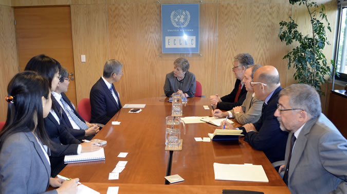 Reunión en la CEPAL con delegación del Gobierno de Japón.