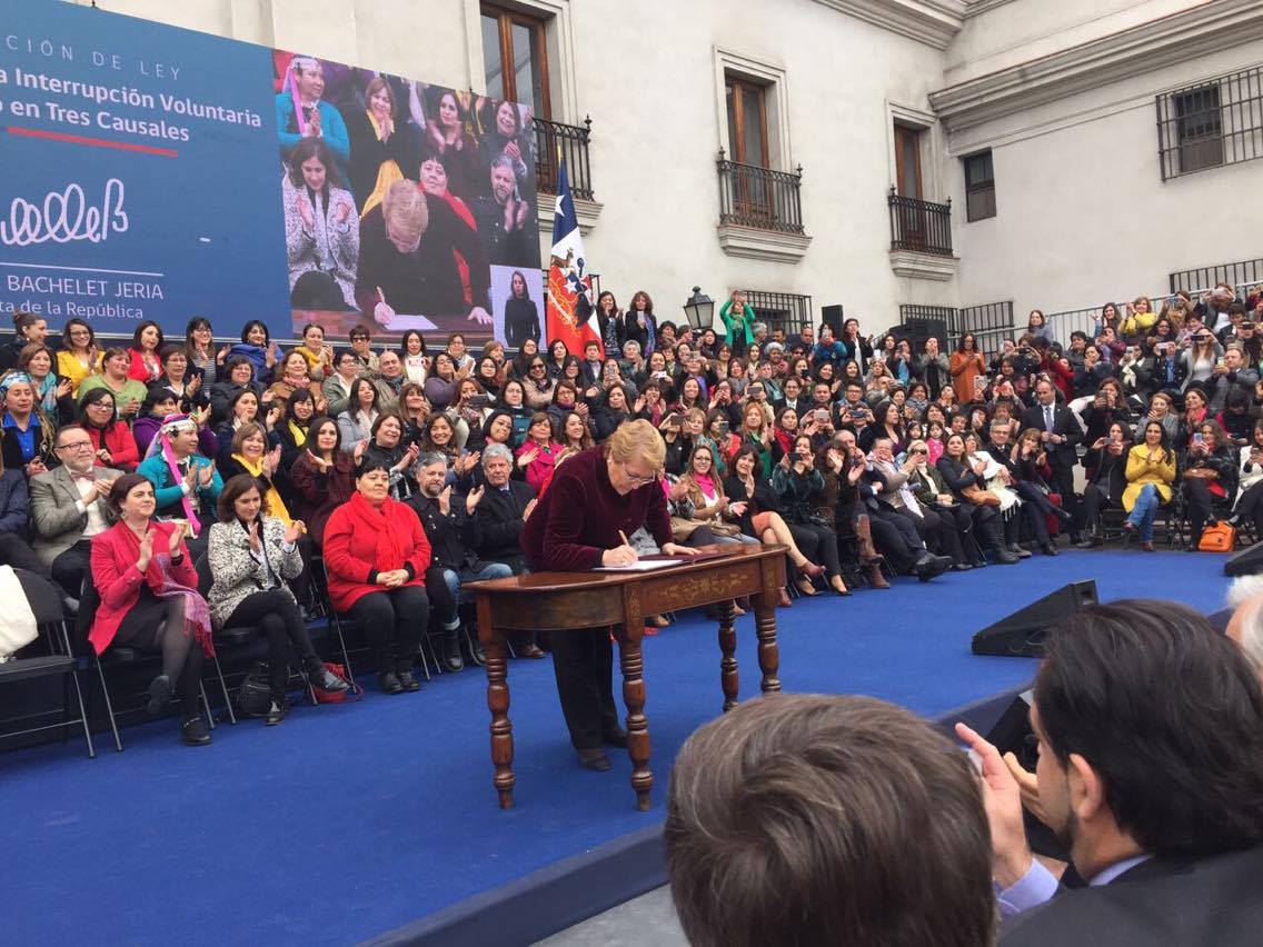Chile aprueba la despenalización de la interrupción voluntaria del embarazo en tres causales, avanzando en el fortalecimiento de la autonomía física de las mujeres