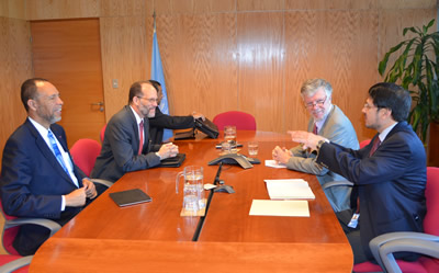 CARICOM Secretary-General, Ambassador Irwin LaRocque (centre, left-hand side) and members of his delegation met with the Deputy Executive Secretary of ECLAC, Antonio Prado (wearing grey, right-hand side) and Coordinator of the Office of the Executive Secretary, Gerardo Mendoza 