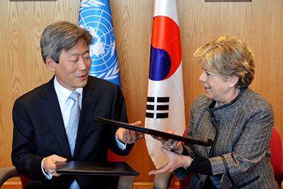 The agreement was signed at ECLAC's headquarters Santiago, Chile.  