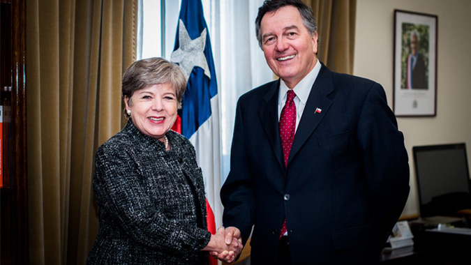 La Secretaria Ejecutiva de la CEPAL, Alicia Bárcena, y el Ministro de Relaciones Exteriores de Chile, Roberto Ampuero.