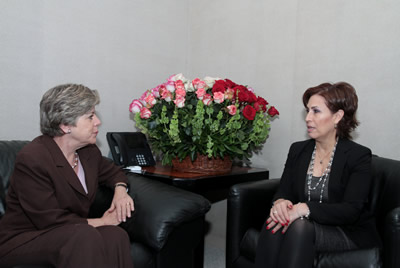 Alicia Bárcena, Secretaria Ejecutiva de la CEPAL (izquierda), junto a Rosario Robles, Secretaria de Desarrollo Social (SEDESOL) de México.