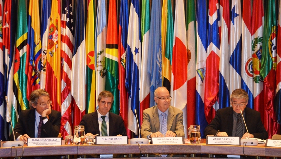 Manlio Coviello, chief of the Unit of natural resources and energy of ECLAC, Claudio Maggi, Director of competitive development of CORFO, Juergen Klenk, senior advisor of the ECLAC-BMZ/giz programme and Mario Castillo, chief of the Unit for innovation and new technologies of ECLAC