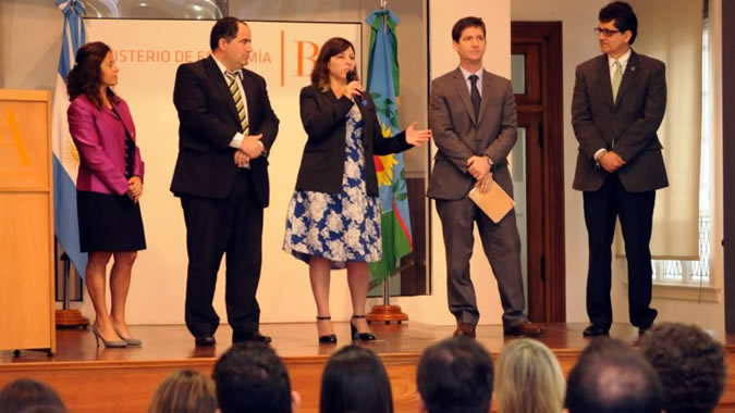 La Ministra de Economía del Gobierno de la Provincia de Buenos Aires, Silvina Batakis (centro), encabezó el lanzamiento de este programa.
