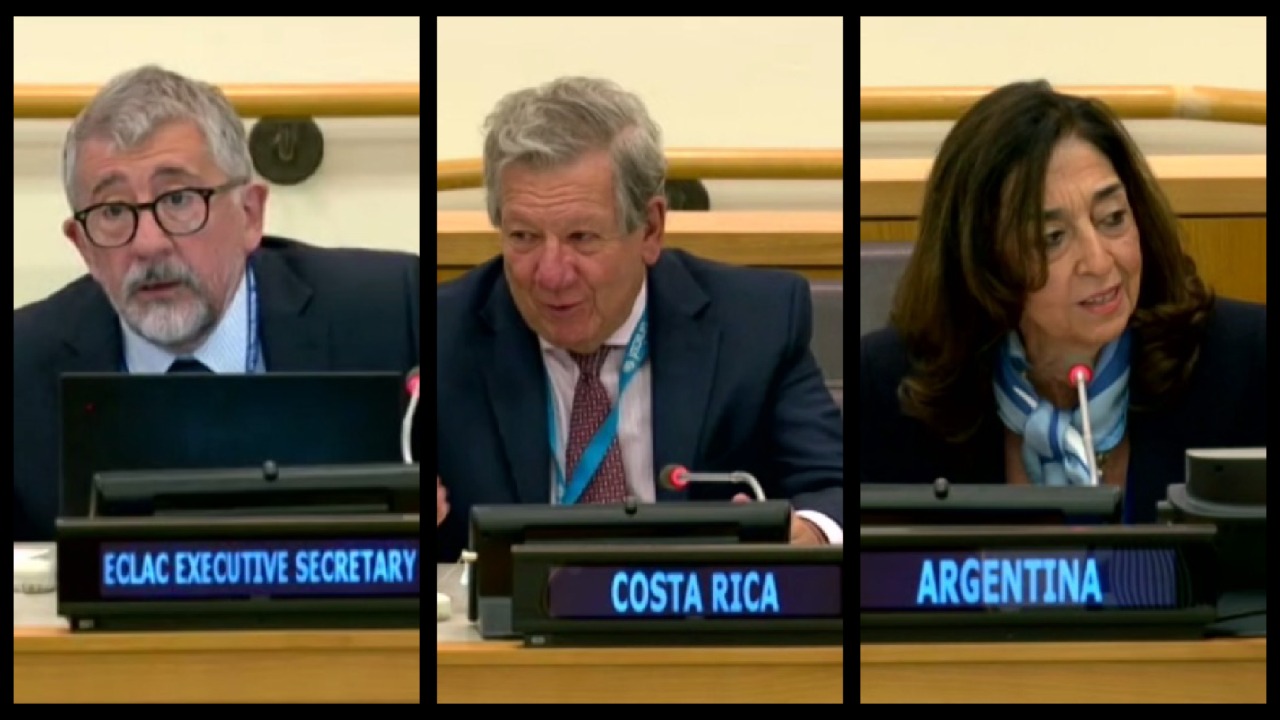De izquierda a derecha, Mario Cimoli, Secretario Ejecutivo Interino de la CEPAL; Rodrigo Carazo, Representante Permanente de Costa Rica ante la ONU, y María del Carmen Squeff, Representante Permanente de la Argentina ante la ONU.