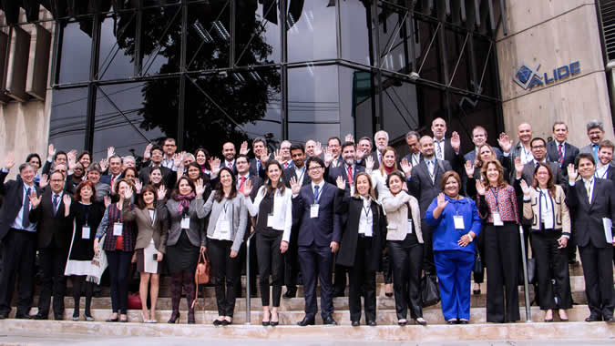 Participantes en el seminario CEPAL-ALIDE realizado en Lima, Perú
