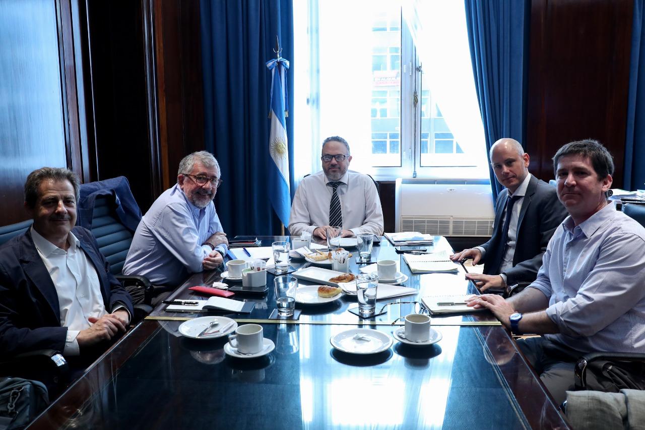 El Secretario Ejecutivo adjunto de la CEPAL, Mario Cimoli, se reunió en Buenos Aires con el ministro de Desarrollo Productivo de ese país, Matías Kulfas.