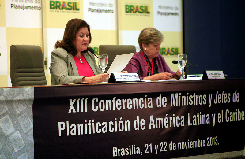 La Ministra de Planificación de Brasil, Miriam Belchior (izquierda) junto a la Secretaria Ejecutiva de la CEPAL, Alicia Bárcena.