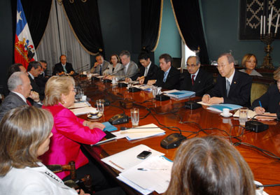 El Secretario General de la ONU se reunió también con miembros del gabinete del gobierno de Chile y con representantes de las agencias ONU que tienen presencia en el país.