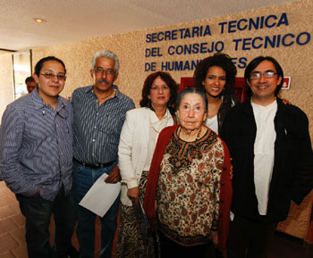 Varios miembros de la familia Noyola estuvieron presentes en la ceremonia, incluyendo a la hija de Noyola, Maria Cecilia Noyola Ugalde, su hermana Ana Elena Noyola Vázquez, su cuñada Graciela Morán vda. de Noyola, y sus sobrinos Gabriela Noyola, Carlos Noyola, Mauricio Noyola, María Silvia Noyola y Yania Lau Noyola.