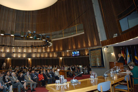 Vista general de la Sala Raúl Prebisch, en la sede de la CEPAL en Santiago, Chile, donde se realizó la conferencia.