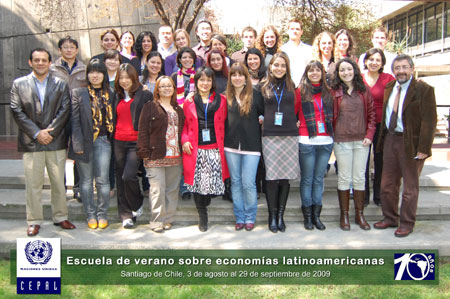 Foto oficial de promoción 2009 de la Escuela de Verano sobre Economías Latinoamericanas de la CEPAL.