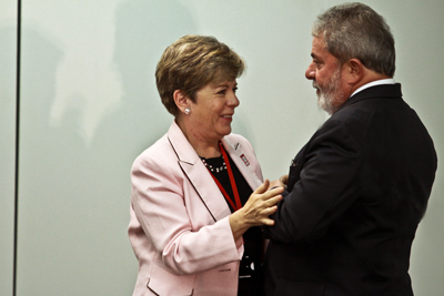 El Presidente de Brasil, Luiz Inácio Lula da Silva, saluda a la Secretaria Ejecutiva de la CEPAL, Alicia Bárcena.