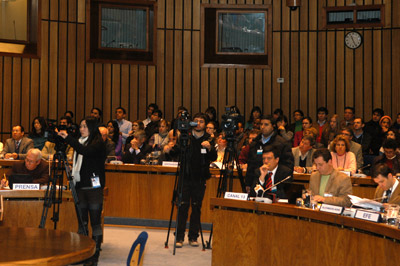 Periodistas de más de 30 medios de comunicación asistieron al lanzamiento del informe en la sede de la CEPAL en Santiago, Chile.