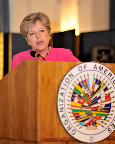 Alicia Bárcena, Secretaria Ejecutiva de la CEPAL, realizó la exposición sobre el informe interagencial 2010 de los ODM en América Latina y el Caribe, en la sede de la OEA en Washington.