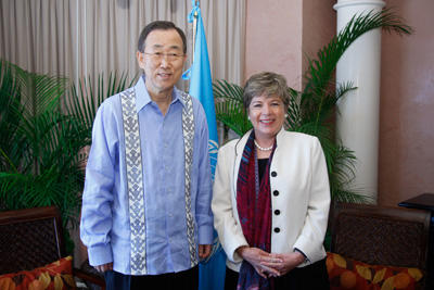 El Secretario General de las Naciones Unidas, Ban Ki-moon, junto a la Secretaria Ejecutiva de la CEPAL, Alicia Bárcena, en la cumbre de Cancún sobre cambio climático.