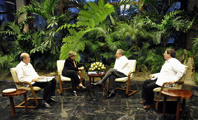 El Presidente de Cuba, Raúl Castro, recibió a la Secretaria Ejecutiva de la CEPAL, Alicia Bárcena, el 13 de febrero de 2013 en La Habana.