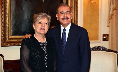 La Secretaria Ejecutiva de la CEPAL, Alicia Bárcena, y el Presidente de República Dominicana, Danilo Medina, se reunieron en el Palacio Nacional de Santo Domingo.