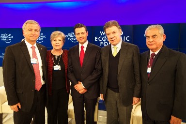 Left to right, Chilean Finance Minister Felipe Larraín; ECLAC’s Executive Secretary, Alicia Bárcena; Mexican President Enrique Peña Nieto; Colombian President Juan Manuel Santos, and Peru’s Prime Minister César Villanueva.