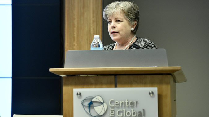 Alicia Bárcena, Secretaria Ejecutiva de la CEPAL, durante la presentación del informe en Washington D.C.