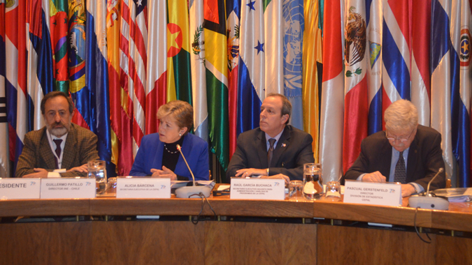From left to right: Guillermo Pattillo, Director of the National Statistical Institute (INE) of Chile; Alicia Bárcena, ECLAC’s Executive Secretary; Raúl García-Buchaca, Deputy Executive Secretary for Management and Programme Analysis, and Pascual Gerstenfeld, Chief of ECLAC’s Statistics Division.