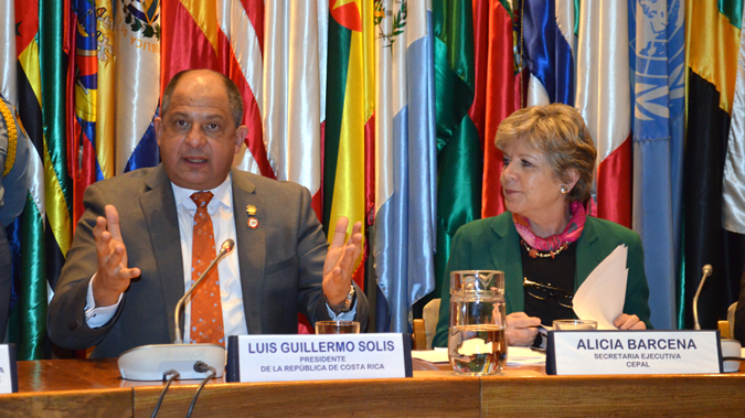 El Presidente de Costa Rica, Luis Guillermo Solís, y la Secretaria Ejecutiva de la CEPAL, Alicia Bárcena.