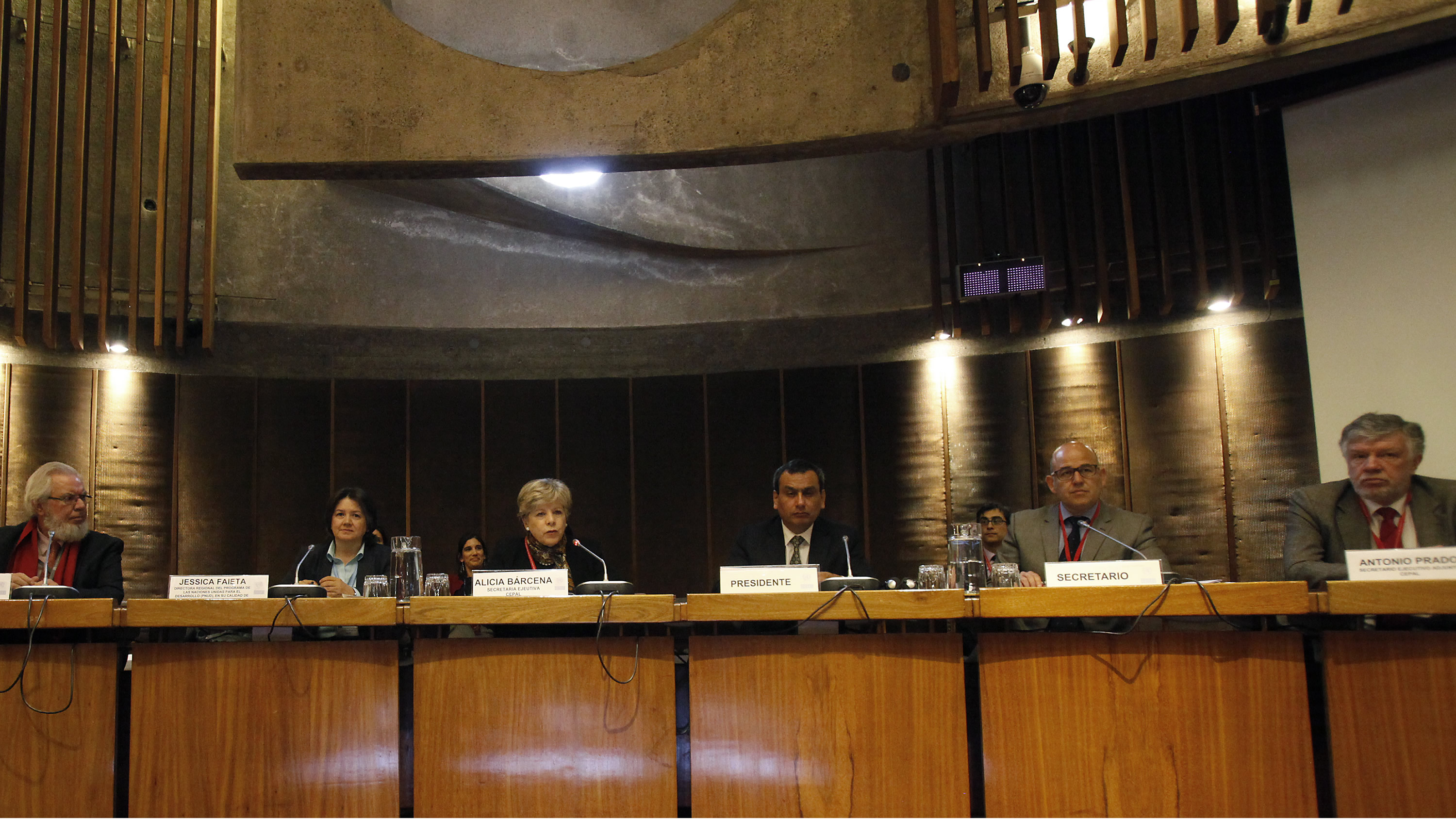 foto de los representantes que inauguraron la reunión