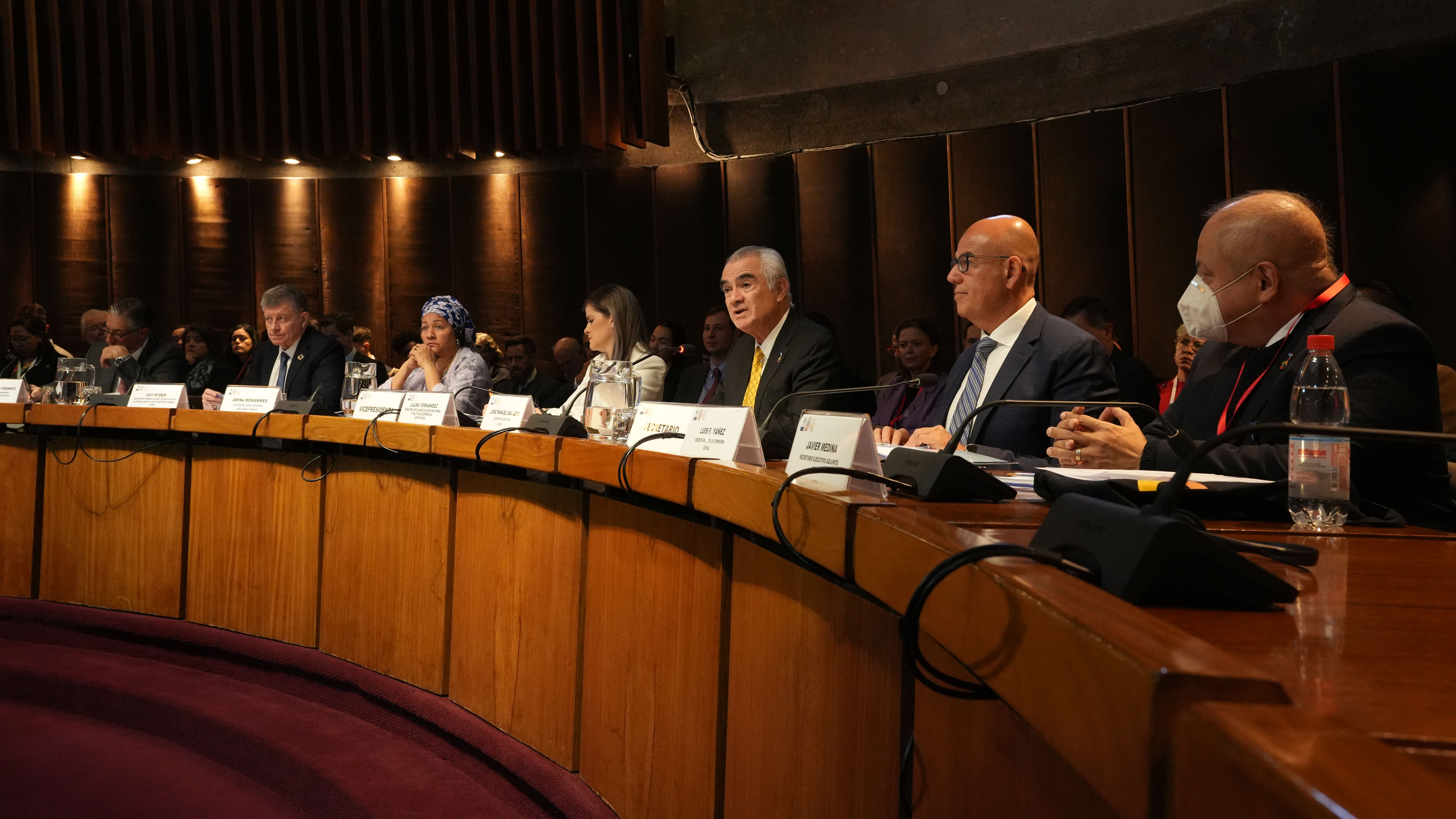 Panel of the opening session meeting.