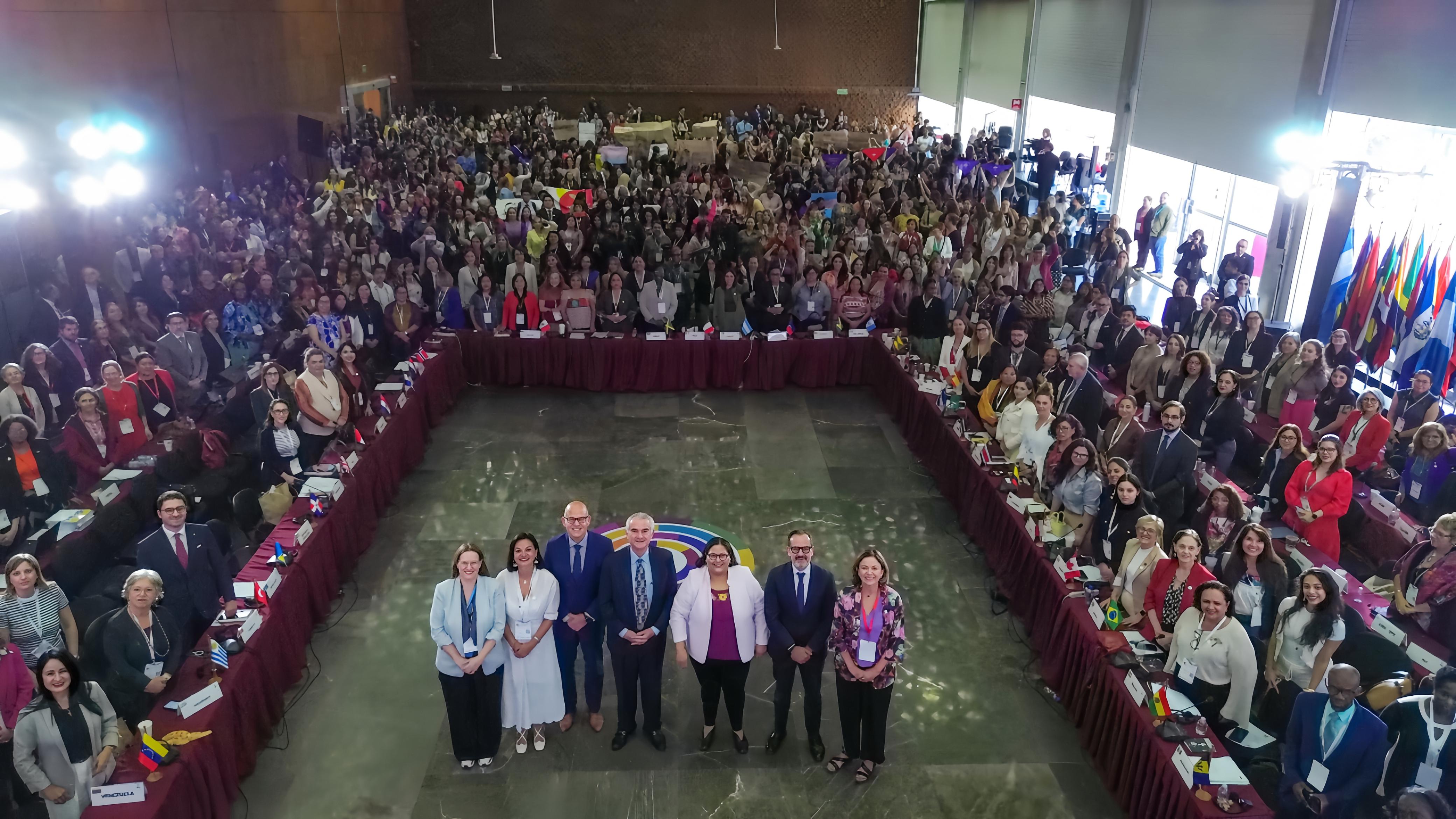 Fotografía de la clausura de la XVI Conferencia Regional sobre las Mujeres de América Latina y el Caribe