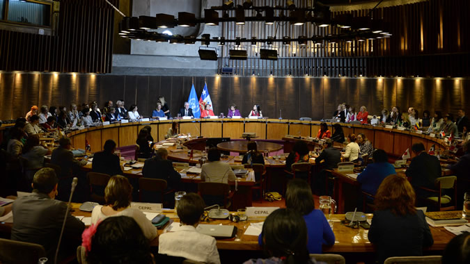 Vista general de la sala donde se llevó a cabo la reunión en la sede de la CEPAL en Santiago, Chile.