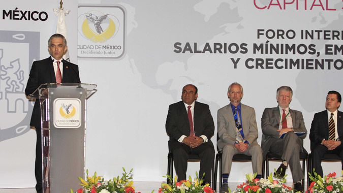 The Head of Mexico City's government, Miguel Ángel Mancera, attended this meeting. The Deputy Executive Secretary of ECLAC, Antonio Prado (the second one from the right), also took part in this forum.