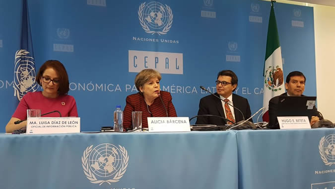 ECLAC Executive Secretary, Alicia Bárcena (center) during the launch of the report held in Mexico City