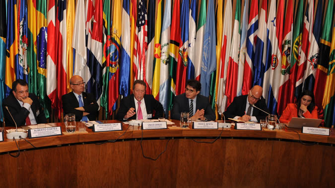 Secretario General del SICA, Vinicio Cerezo en reunión con…