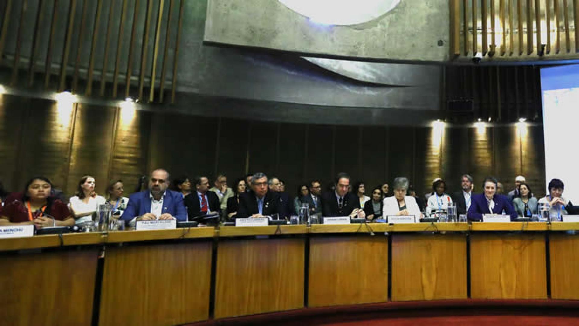 Foto del panel de inauguración del Conversatorio.