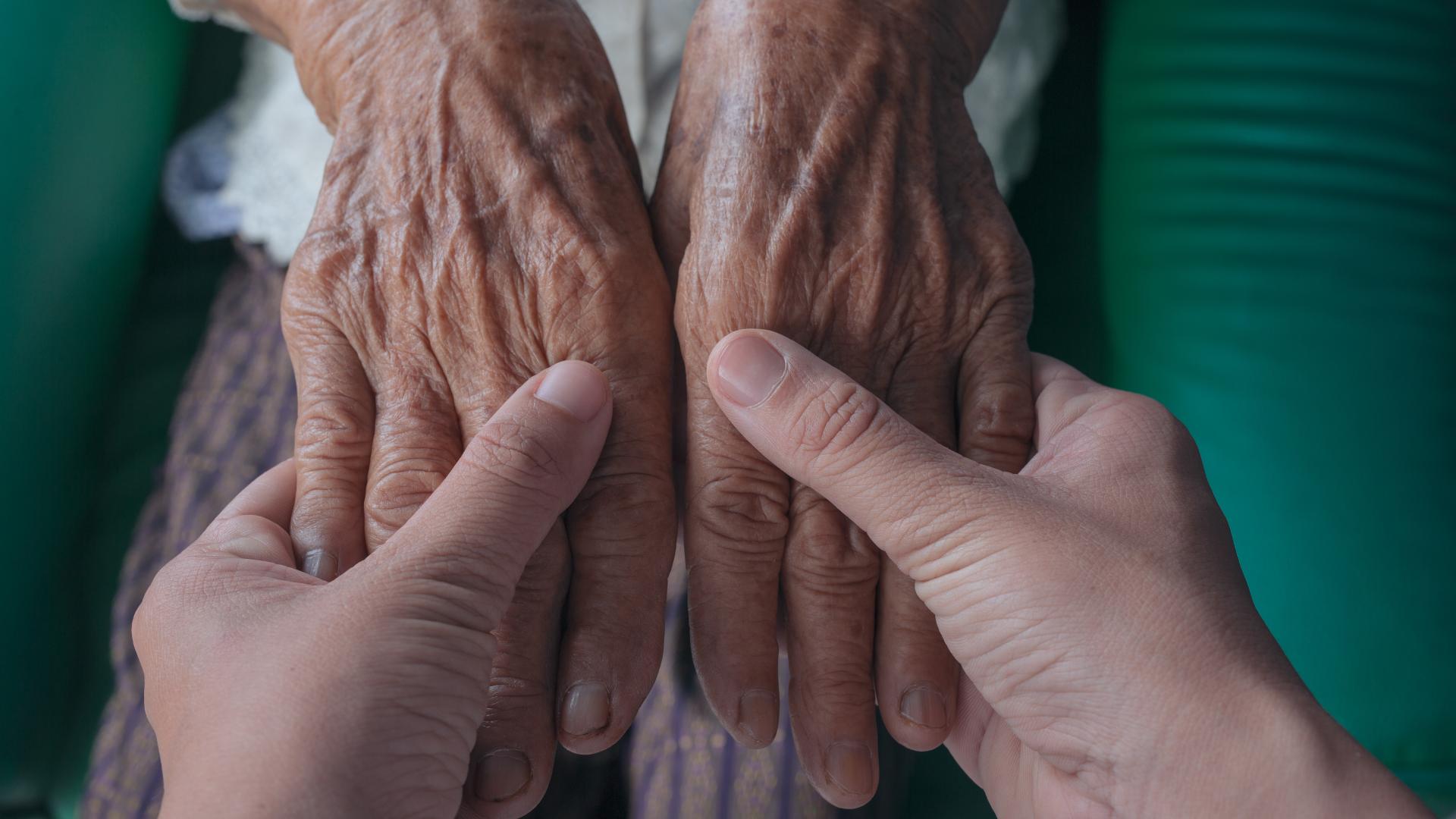 manos cuidados envejecimiento