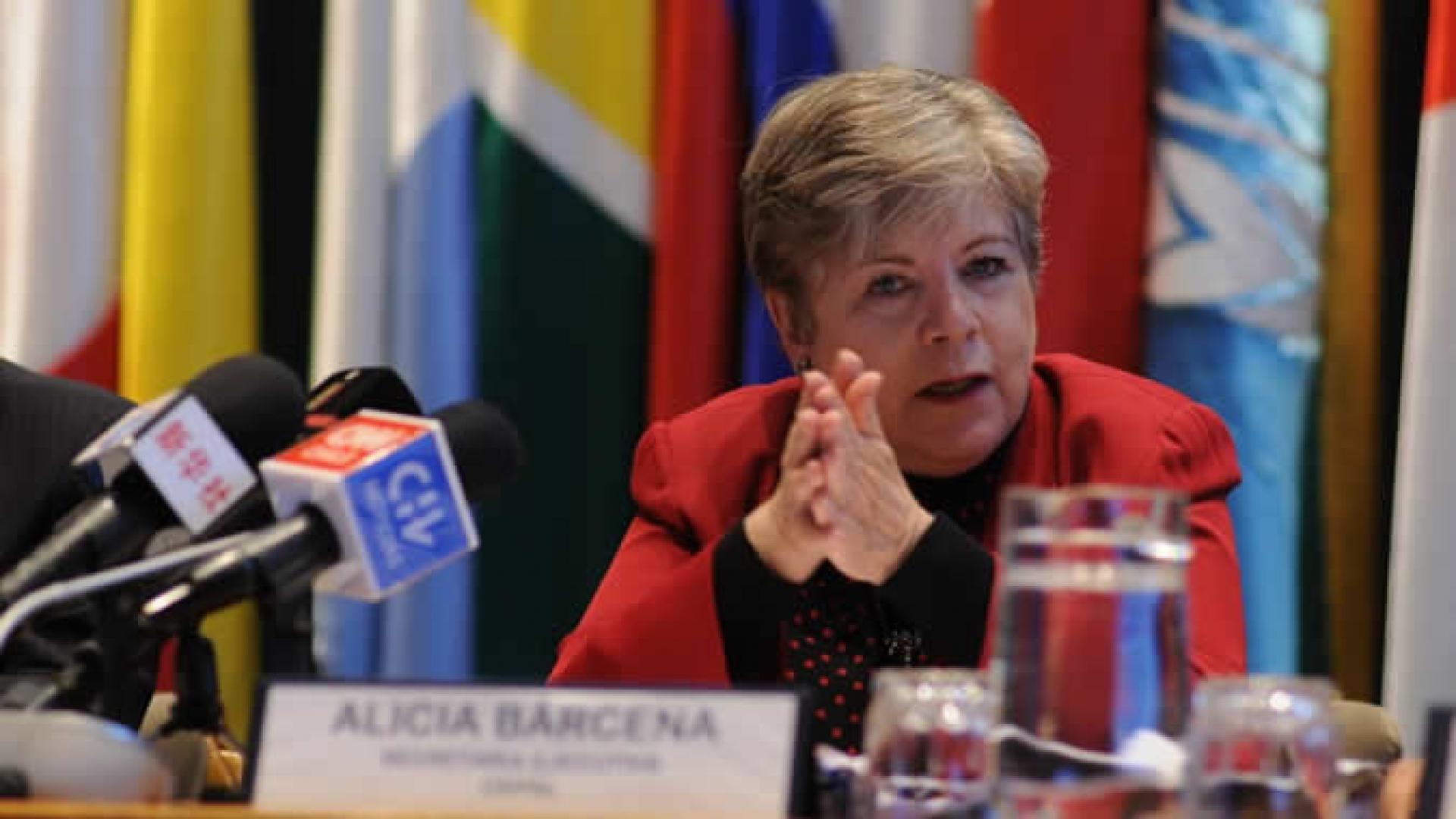 Alicia Bárcena, Secretária-Executiva da CEPAL, apresentou o relatório no Santiago do Chile