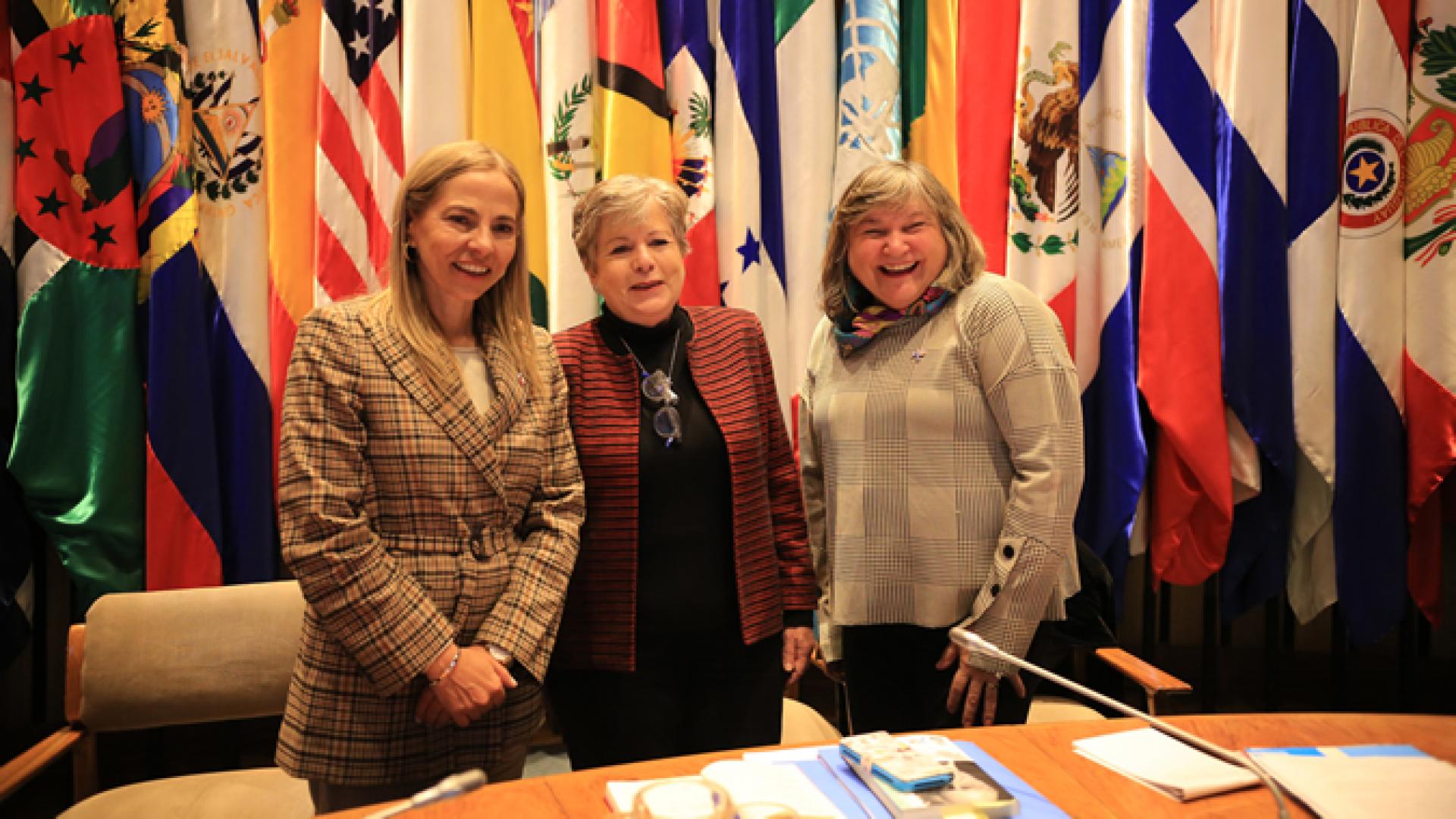 Isabel Plá, Ministra da Mulher e Equidade de Gênero do Chile, Alicia Bárcena, Secretária Executiva da CEPAL, María Noel Vaeza, Diretora Regional para as Américas e o Caribe de ONU Mulheres.
