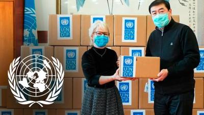 Ceremonia de entrega en el recinto de la ONU en Beijing para la donación de suministros médicos al Gobierno de China. Foto: PNUD China