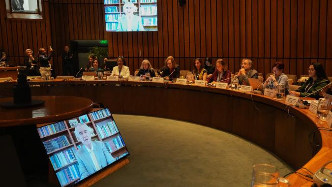 foto de los participantes en el conversatorio