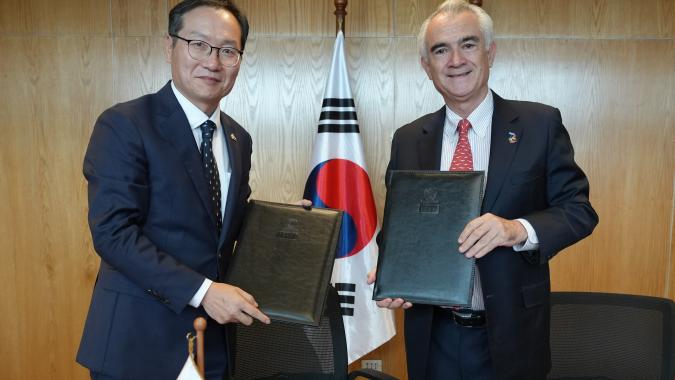 Embajador de Corea junto al Secretario Ejecutivo de la CEPAL