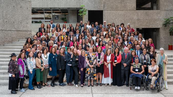 foto de los participantes en el conversatorio