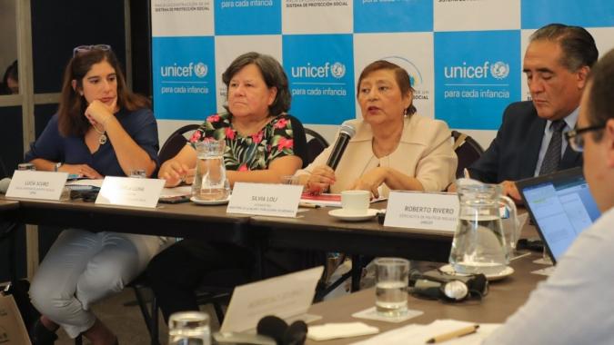 Foto de participantes del evento “Hacia la construcción de un Sistema de Protección Social en el Perú”