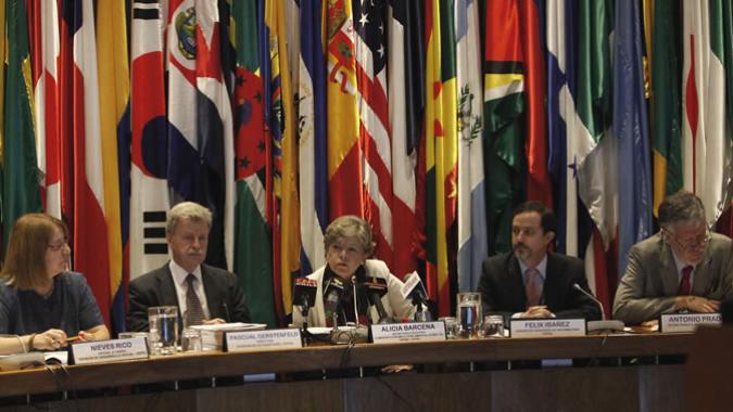 Alicia Bárcena, Executive Secretary of ECLAC, presents Social Panorama Latin America 2014