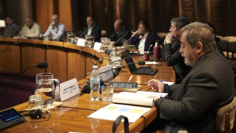 foto de los participantes en el conversatorio