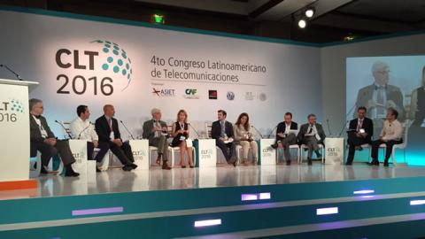Mario Cimoli, Director of ECLAC’s Division of Production, Productivity and Management, participates in a panel dedicated to the regional digital market at the event in Cancun.