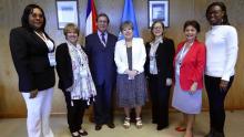 Alicia Bárcena junto a la delegación de Cuba.